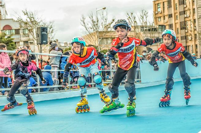 新竹县府教育局办理「竹北市运动地图专案计画」，认需再增设滑板及滑轮溜冰场地，满足亲子运动休閒需求。（罗浚滨摄）