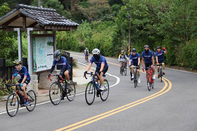 参山处推单车嘉年华秋日骑旅狮山。（参山处提供／谢明俊苗栗传真）