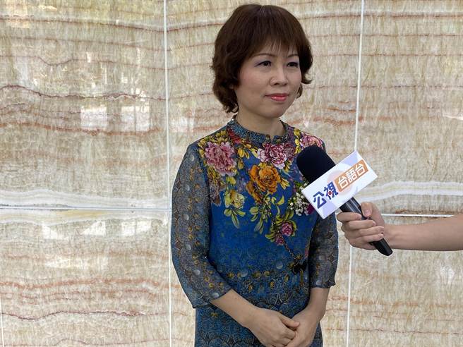 台北市中正社区大学老师黄美静，今获教育部颁发本土教育推展贡献奖。（林志成摄）