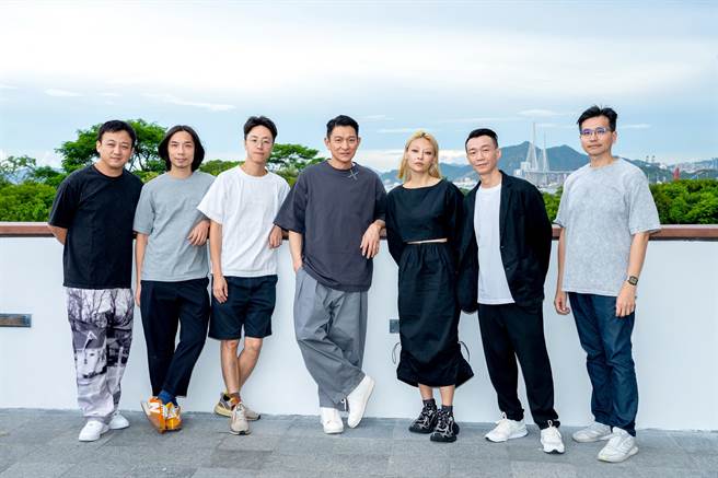 刘德华与五位当代艺术家一起合作在香港办展。（台湾映艺提供）