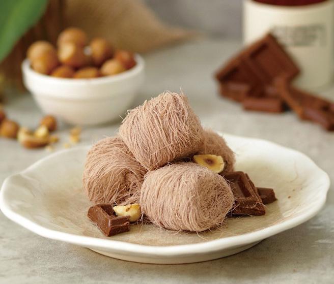 SOGO忠孝馆初登场强尼甜点工艺－法式龙鬚糖6入组，原价355元、特价285元。（SOGO提供）