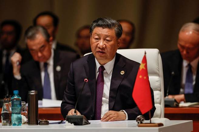 中國國家主席習近平23日在南非約翰尼斯堡參加金磚國家領導人第15次會晤，發表題為「團結協作謀發展，勇於擔當促和平」的講話。（路透）