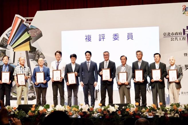 台北市长蒋万安出席公共工程卓越奖暨匠师奖颁奖典礼。（台北市政府提供）