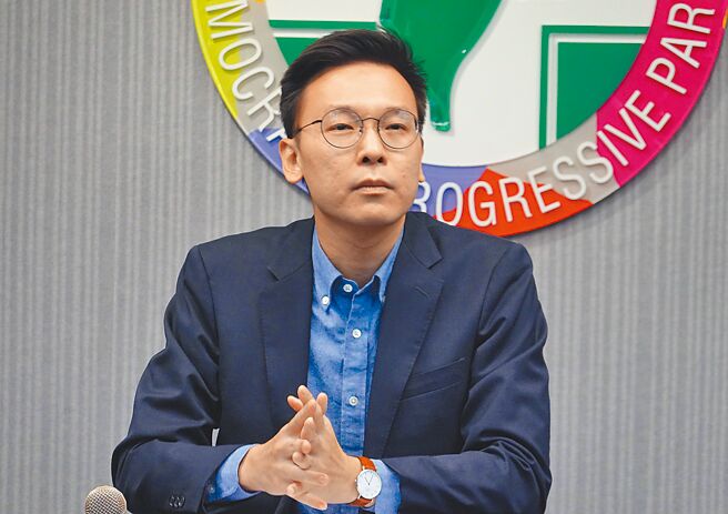 媒體人黃揚明22日爆料，遭控性騷案吃案，而退出2024立委選舉的民進黨前副祕書長林飛帆，沉寂一段時間後，將接任台灣民主基金會副執行長，月薪有望從9萬多元提高至11萬多元，引起各界關注。（本報資料照片）