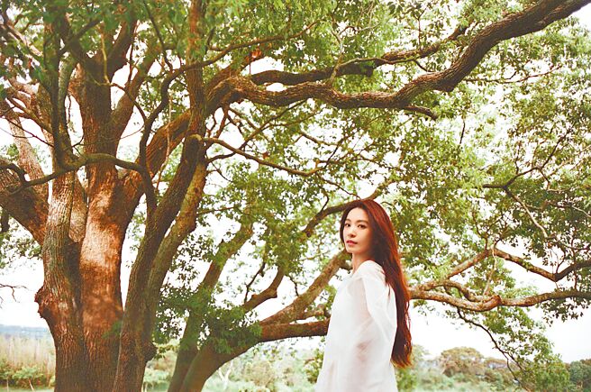 田馥甄日前拍摄新歌MV，特地在大自然中取景。（何乐音乐提供）