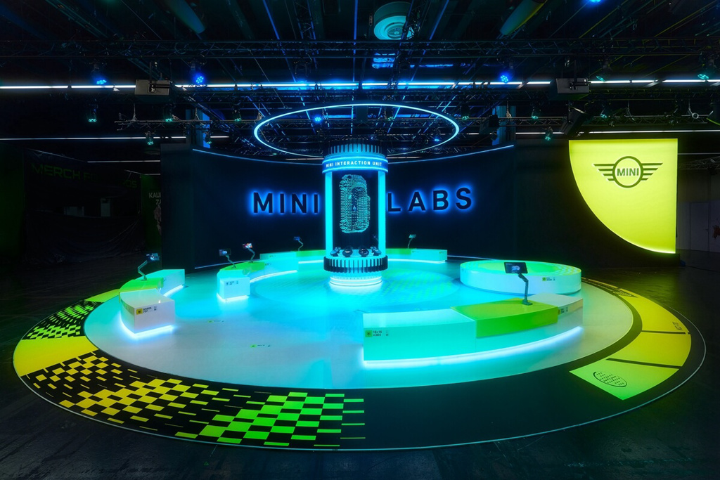 MINI與Samsung Display在2023科隆國際遊戲展展上，向科幻小說致敬(圖/Carstuff)