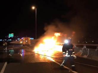 國道3號驚傳BMW休旅車燒成火球 5人跳車逃生釀1傷