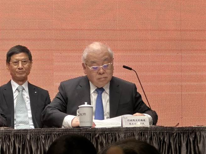 主计长朱泽民仁上午出席明年度中央政府总预算案记者会。（黄婉婷摄）