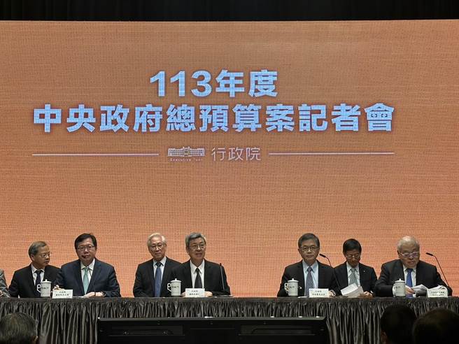 行政院今日通过明年总预算案。（黄婉婷摄）
