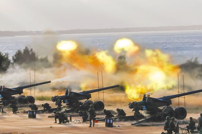 行政院会今日通过明年总预算案。图为国军汉光39号演习。（本报资料照片）