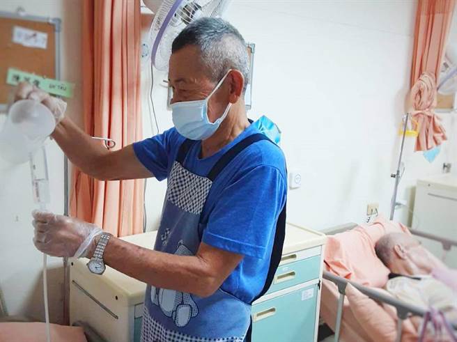 「金财」人生归零后转换职场当照服员，开启人生第二春。（中彰投分署提供／孙英哲彰化传真）