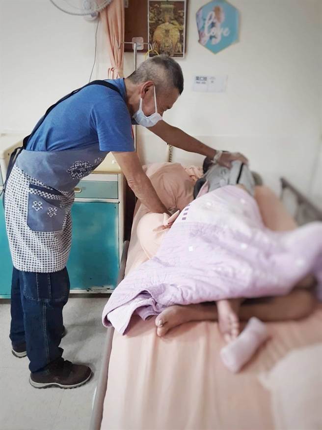 「金财」人生归零后转换职场当照服员，开启人生第二春。（中彰投分署提供／孙英哲彰化传真）