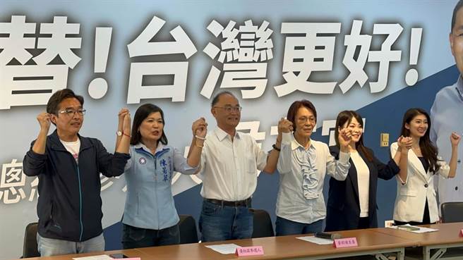 國民黨高市立委參選人李明璇、曹桓榮、陳若翠、陳美雅、黃柏霖等5人今與國民黨高市黨部主委黃昭順開記者會宣示「唯一支持侯友宜」。（柯宗緯攝）