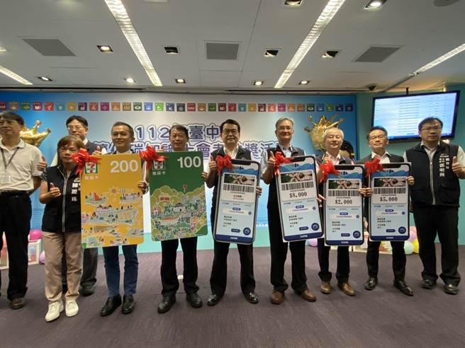 「永續低碳知識大會考抽獎活動」24日在律師的見證下，抽出4575名幸運得主。（馮惠宜攝）