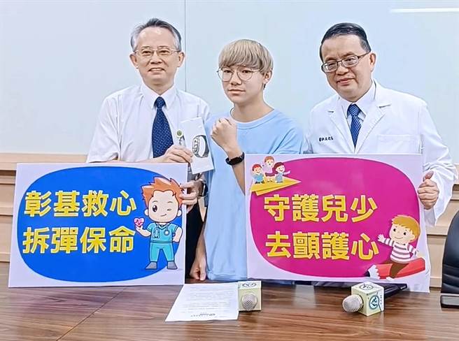 陈同学（中）回诊现身说法，分享自身案例提醒大家平常要多注意身体状况。（院方提供／孙英哲彰化传真）