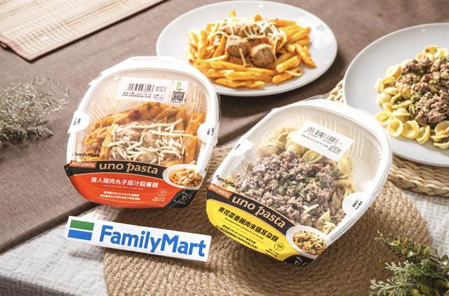 全家携「uno pasta」开卖「青花菜香肠肉末猫耳朵麵」与「猎人鸡肉丸子茄汁铅笔麵」，155元。（全家提供／朱世凯台北传真）