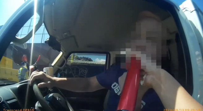 台北市保安大队于（13）日在事故地点执行酒测拦检勤务，于1小时内接连拦查4名汽车驾驶，酒测值浓度均超过每公升0.25毫克以上。（图／警方提供）