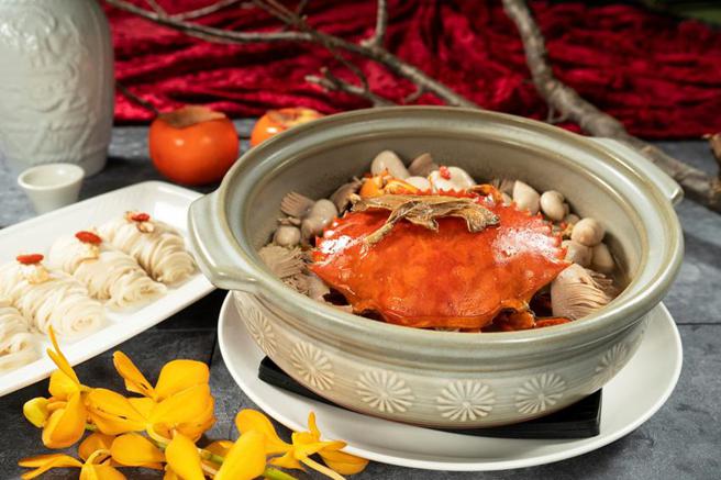 福容桃園機捷A8店肥美秋蟹開賣，「麻油雙腰浸肥蟹」溫補養氣必嚐。（圖／福容桃園機捷A8店提供）