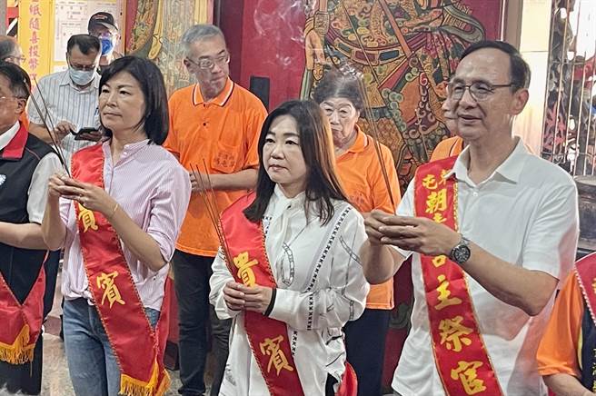 宪兵及警政署保二总队都将扩编，国民党籍立委马文君（中）质疑民进党往戒严方向走，呼吁执政党出面说清楚。（杨静茹摄）