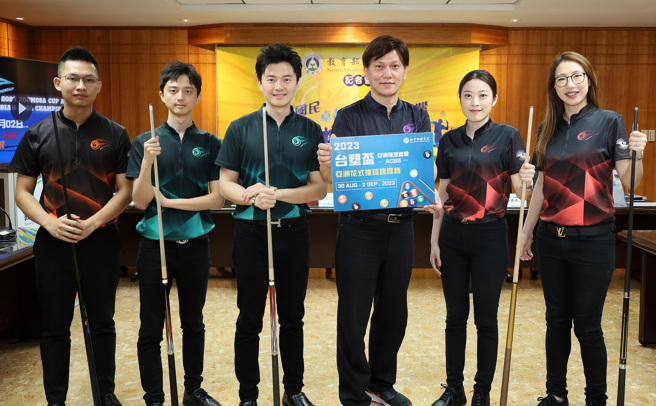 2023年台塑杯ACBS亚洲花式撞球锦标赛在台北登场，中华民国撞球总会会长赵丰邦（右3）带领选手信心喊话。（体育署提供）