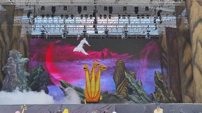 明华园经典鉅作《超炫白蛇传》彩排精采片段，轰动全场，惊呼连连 。（廖素慧摄）