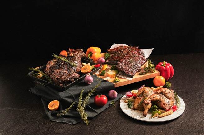 「悦市集自助餐厅」推出中秋「异国烧烤」特别企划，以烤肉界的四大天王异国烤肉诱客。(台北新板希尔顿酒店提供)