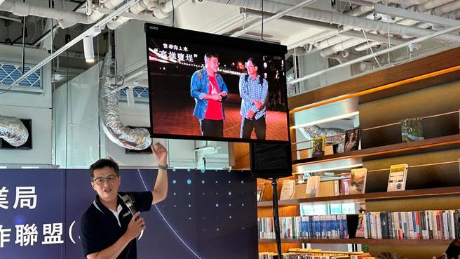 AM Mini LED软性显示器，搭载软性基板，具有高曲率、高亮度、高色彩饱和度和高清晰动态画质等优异特性。（柯宗纬摄）