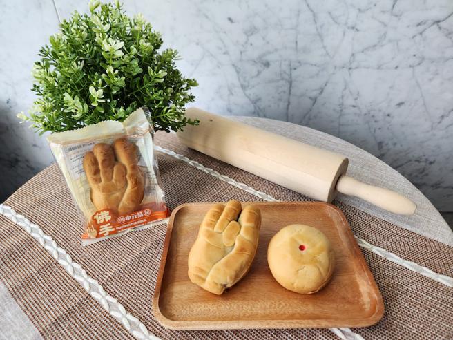 全联中式糕饼「佛手」，9月1日前特价每个19元。（全联提供）