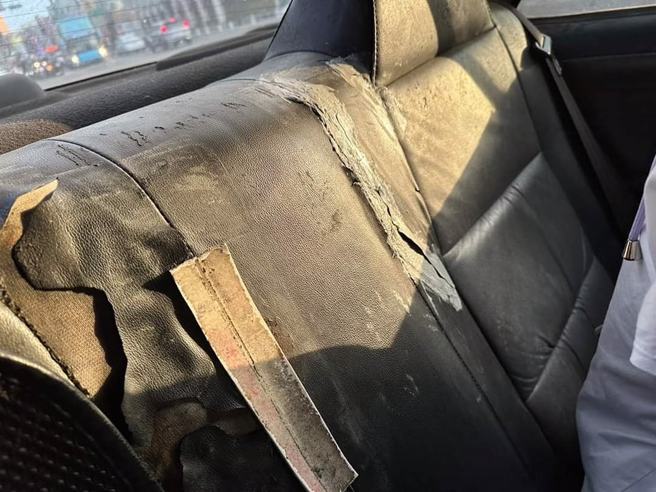 女子拍摄台南恐怖小黄的残破内装。（翻摄自爆废公社脸书）