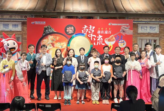 远百竹北今（24日）举办远百韩国展开幕活动。（远百提供）