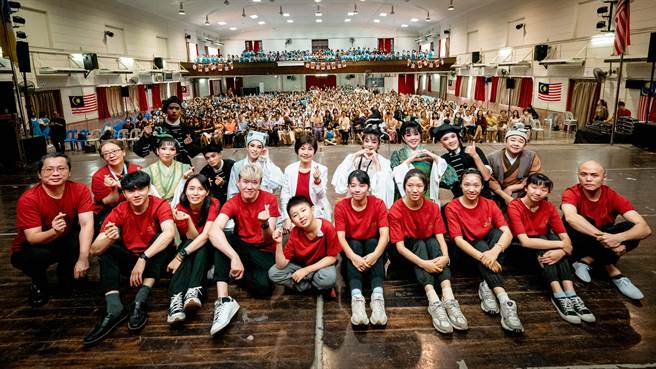 唐美雲歌仔戲團赴馬來西亞參加「喬治市藝術節」，於當地大華戲院演出《天鵝宴》、《光目女救母》。（唐美雲歌仔戲團提供／李欣恬台北傳真）