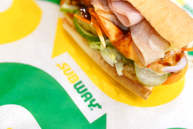 Subway换老板，被餐饮集团Roark Capital收购。（示意图／shutterstock）