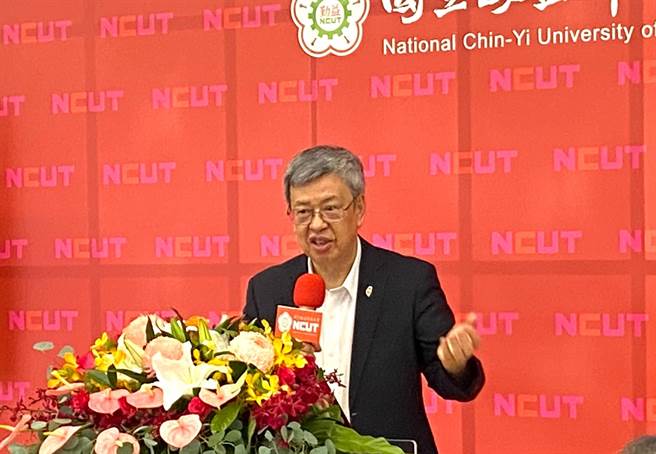 行政院长陈建仁今天到勤益科大新落成宿舍参观，并表示中央投入50亿做宿舍提升、弱势学生助学计画等。（张亦惠摄）