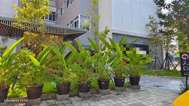 高雄市左营分局昨天深夜接获辖内一间汽车旅馆有疑似假刑警欲进入访友，警方赶到现场了解，全案因酒店代表31岁李男、41岁张女及欠下陪酒钱的37岁李男相约至汽车旅馆商谈陪酒金债务问题。（警方提供／林雅惠高雄传真）