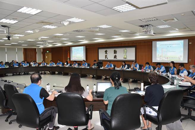 苗栗县长锺东锦25日主持智慧城市启动会议。（谢明俊摄）