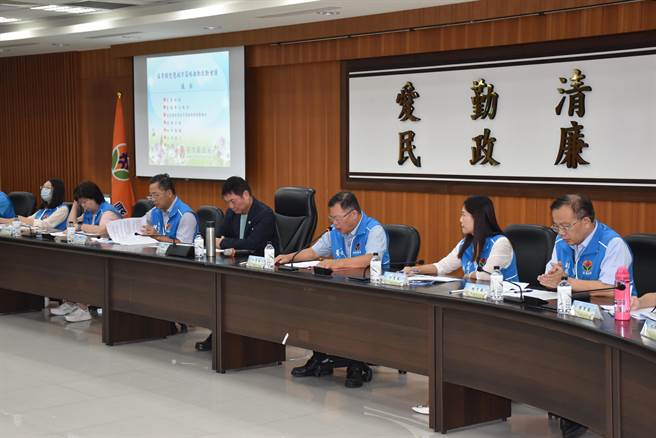 苗栗县长锺东锦25日主持智慧城市启动会议。（谢明俊摄）