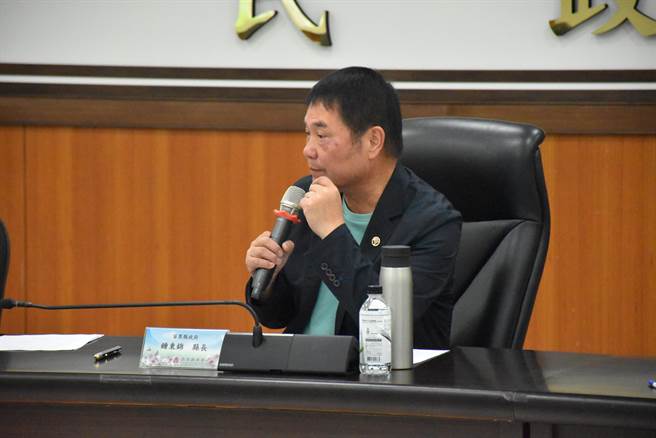 苗栗县长锺东锦25日主持智慧城市启动会议，实现去年选战期间所提政见。（谢明俊摄）