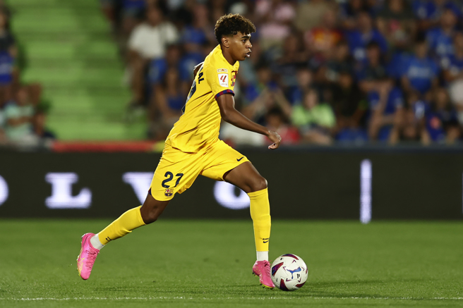 亚马尔以16岁年纪替巴塞隆纳一线队出赛。（美联社资料照）