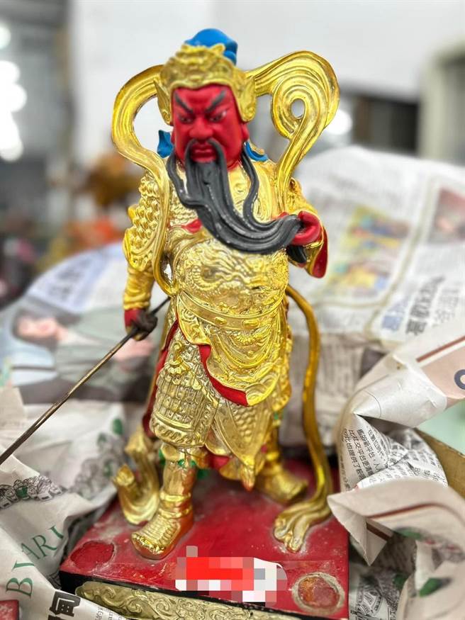 屏东51岁詹男是名惯窃，近期还当起「神像大盗」，警方共起获10尊神像及多个佛具，目前还有5尊待认领。（警方提供／谢佳潾屏东传真）