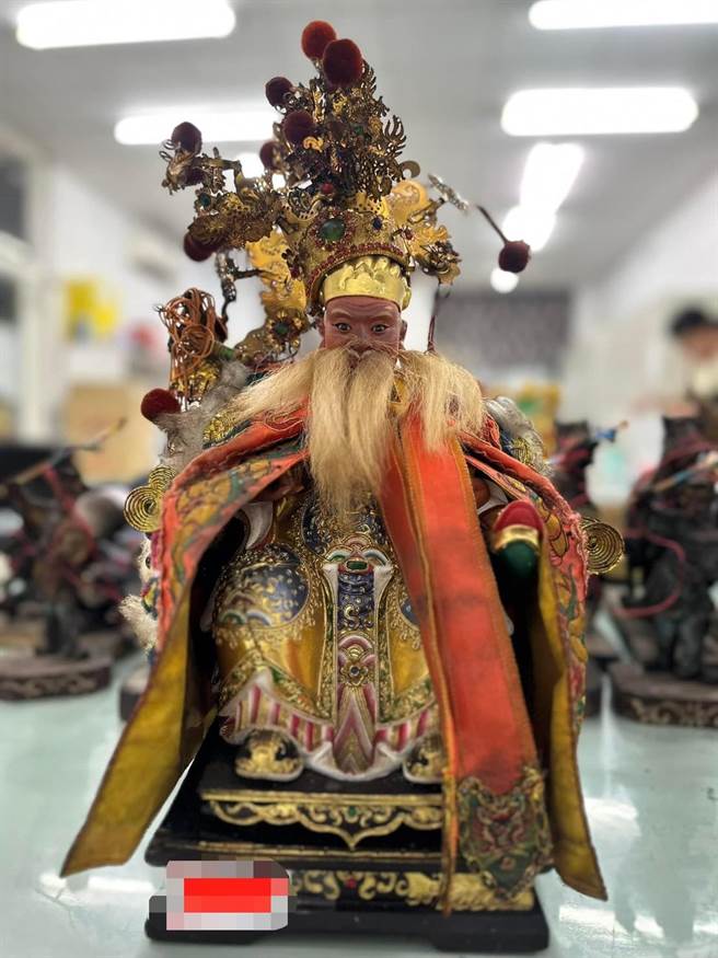 屏东51岁詹男是名惯窃，近期还当起「神像大盗」，警方共起获10尊神像及多个佛具，目前还有5尊待认领。（警方提供／谢佳潾屏东传真）