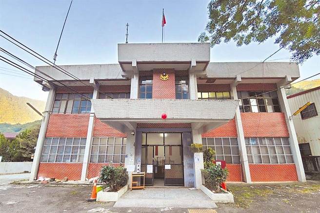 新竹县从保四、保五前来支援的43名警力，其中18人提前归建，让偏乡及山区警力减少，县警局也紧急研拟对策。（横山分局提供／邱立雅竹县传真）