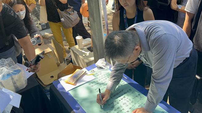 民眾黨總統參選人柯文哲今日出席「台灣醫學之父」杜聰明新書發表會。（崔正綱攝）