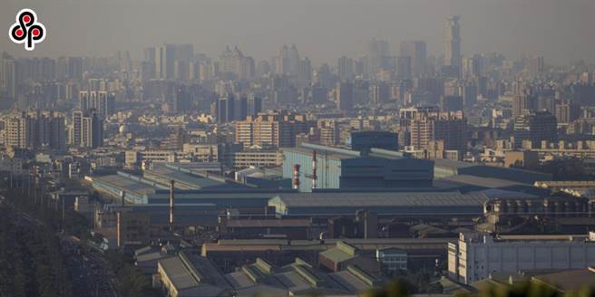 环境部今(25)日公布国家温室气体排放清册，统计结果显示，2021年因疫情趋缓经济復甦带动用电成长致使碳排增加，预计2022年推估排放量将再呈下降趋势，然而能源部门多年来的碳排放却未明显下降。（本报系资料照）