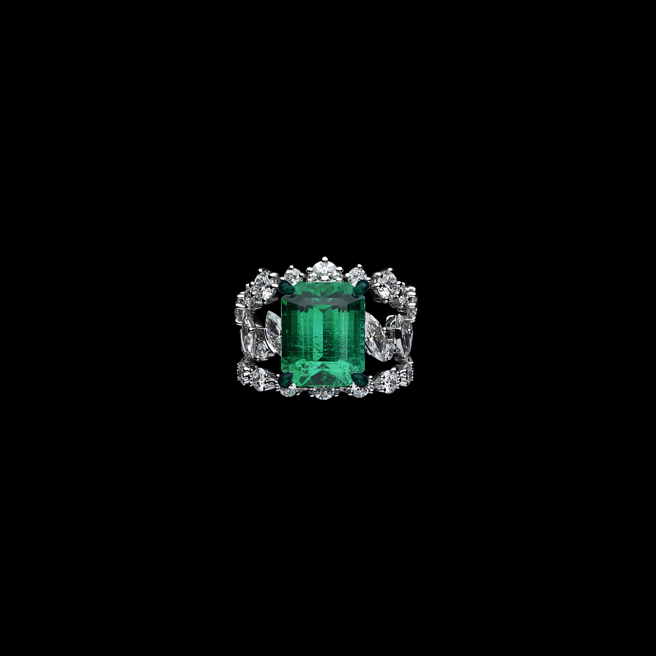 DIOR Galons Dior祖母绿戒指，500万元。（DIOR提供