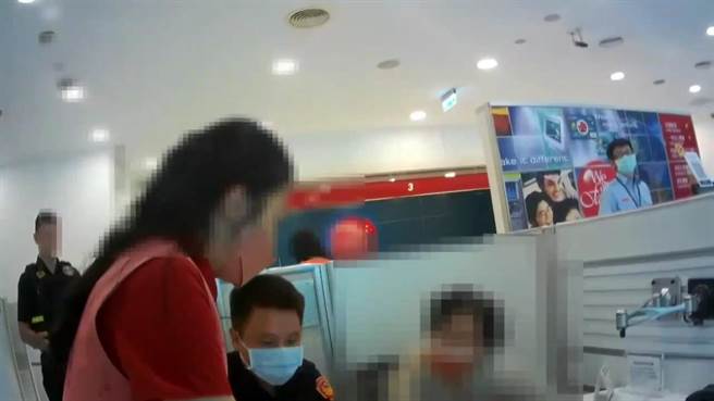 女要匯款与侄女共同投资虚拟货币 警一看怪怪的及时拦阻65万元。（林郁平台北传真）
