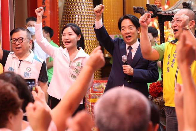 万华参香祈福 赖清德全力拉抬英系吴沛忆。赖清德竞办提供