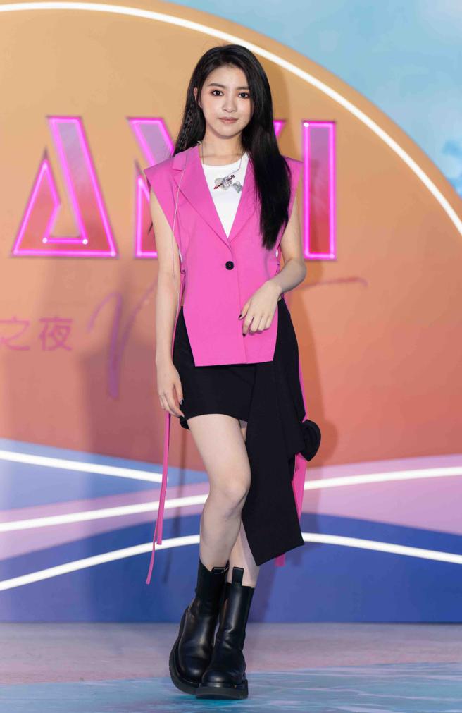 韩菲选穿MSGM，粉红色搭配黑色，融合甜美和个性风格。（吴松翰摄）