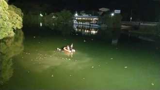 新竹縣峨眉湖玩立式划槳 1男子落水失去蹤影 消防持續搜救