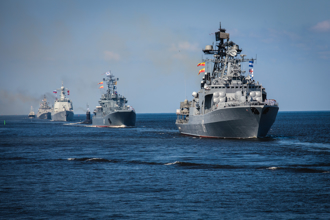 俄北方艦隊大規模演習 俄媒：模擬「驅逐入侵外國船隻」