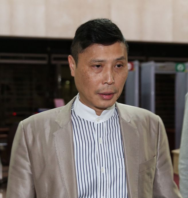 台北地检署2018年8月指挥调查局北机站搜索8处地点，并以涉嫌人身分约谈「台湾搜房」负责人杨建杰、「亚太」负责人秦启松、黄纯萍夫妇及干部7人。（照片 / 王英豪摄）